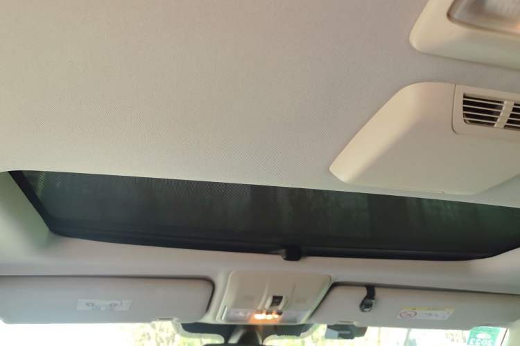 Used Land Rover Discovery 2016 3.0 SC Obsidian Black Heritage Edition HSE Headliner