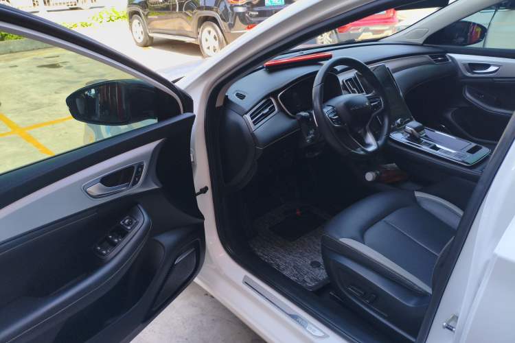 Used Roewe i6 MAX 2020 300TGI Automatic Cool & Stylish Skyroof Edition