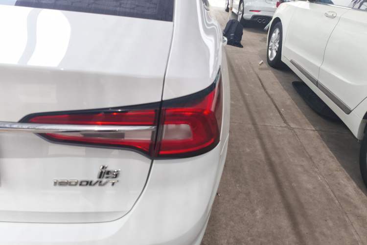Used Roewe i5 2020 1.5L Automatic 4G Connected Linghao Edition