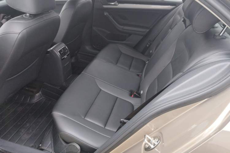 Used Volkswagen Sagitar 2015 1.6L Automatic Comfort Model
