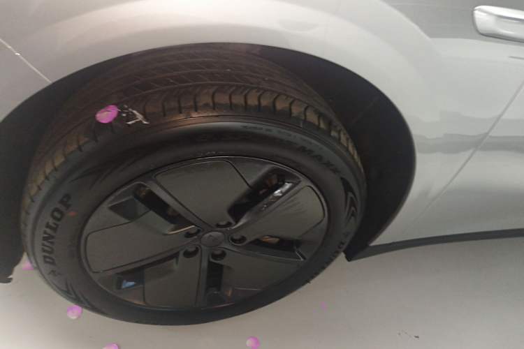 Used Li Auto i6 2025 Model Two-Wheel-Drive Standard Type Exterior 4