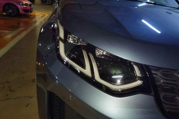 Used Land Rover Discovery Sport New Energy 2022 Facelifted P300e Plug-in Hybrid Electric Version
