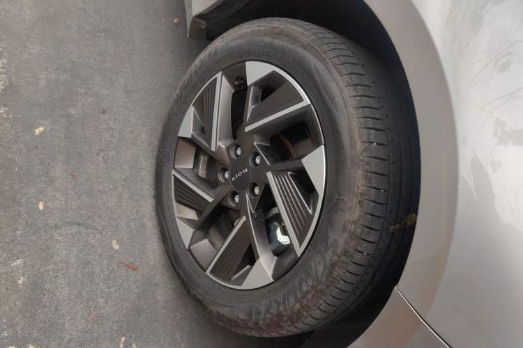 Used AION S Plus 2026 Model Comfort Edition Right Front Wheel Hub