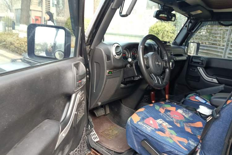 Used Jeep Wrangler 2014 2.8TD Sahara Four-Door Edition
