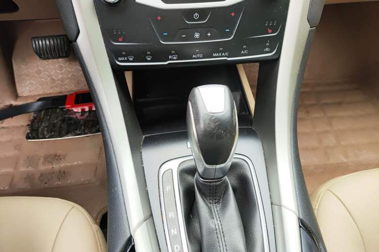 Used Ford Mondeo 2013 2.0L GTDi 200 Luxury Model Gear Lever