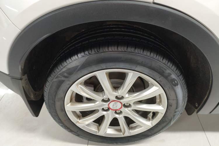 Used Cadillac XT4 2018 28T Two-Wheel Drive Tech Version Right Rear Wheel Hub