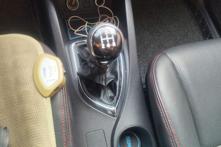 Used CHANGAN KAICHENG Oushang A600 2016 1.5L Manual Luxury 7-Seater Gear Lever