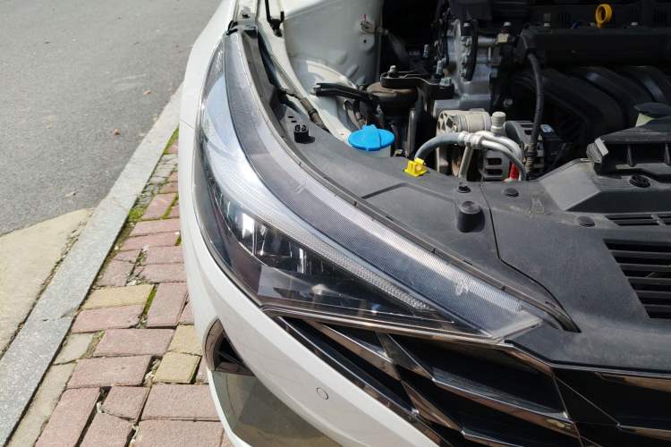 Used Hyundai Elantra 2021 1.5L CVT LUX Prestige Edition Right Front Headlight