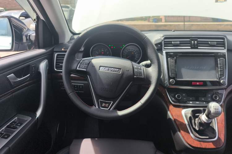 Used Haval H6 2015 Revised Version Sport Edition 1.5T Manual Transmission Two-Wheel Drive Elite Grade