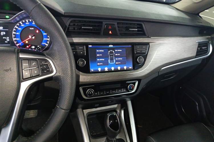 Used Geely Auto Vision X3 2017 1.5L Automatic Elite Model Audio And AC Panel