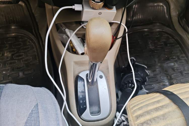 Used Nissan Livina 2013 1.6XE CVT Comfort Edition Gear Lever