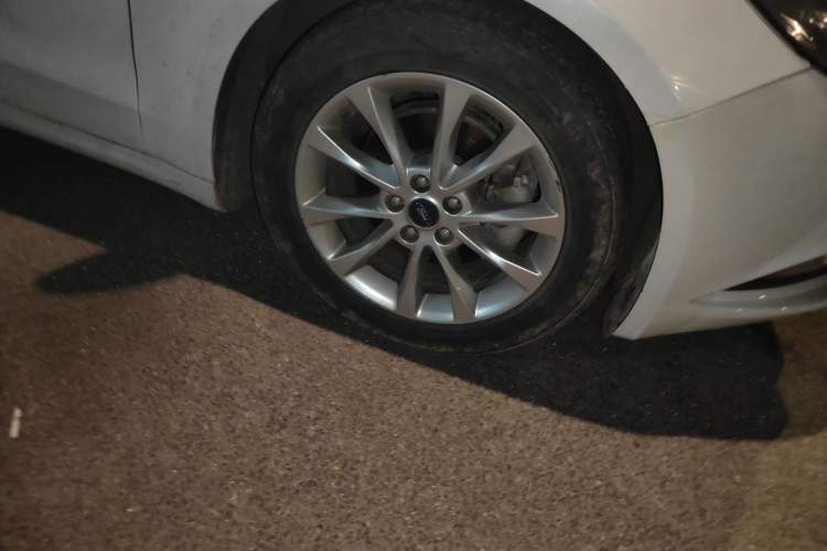 Used Ford Mondeo 2017 Facelifted EcoBoost 180 Fashion Edition Right Front Wheel Hub