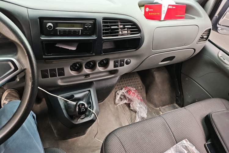 Used JMC Transit 2019 2.8T Commercial Version Short Wheelbase Mid-Roof 6-Seater China VI JX493