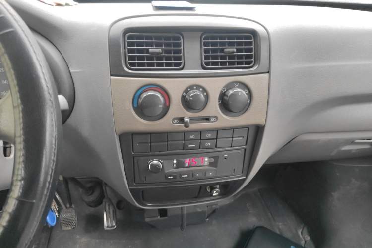 Used CHANGAN KUAYUE V3 2016 1.2L Box-Type Truck DK12-10
