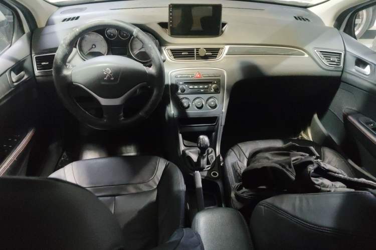 Used Peugeot 308 2013 1.6L Manual YouShang Model Center Console