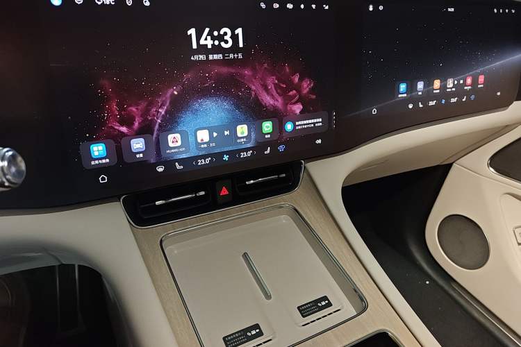 Used Hima AITO M8 2025 Model, Pure Electric Max+ Six-Seat Long-Range Version Audio And AC Panel