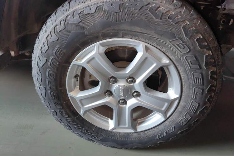 Used Jeep Wrangler 2019 2.0T Sahara Four-Door Version China VI Emission Standard Right Front Wheel Hub