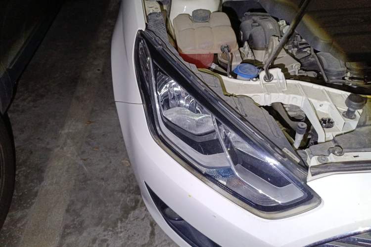 Used Ford Escort 2017 Happiness Edition 1.5L Automatic Fashion Version Right Front Headlight