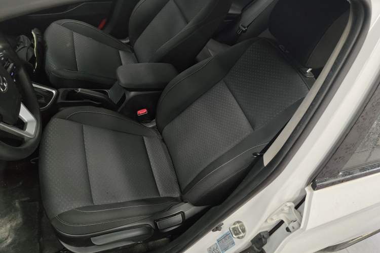 Used Hyundai Celesta 2017 1.6L Automatic Enjoyment Version GLS
