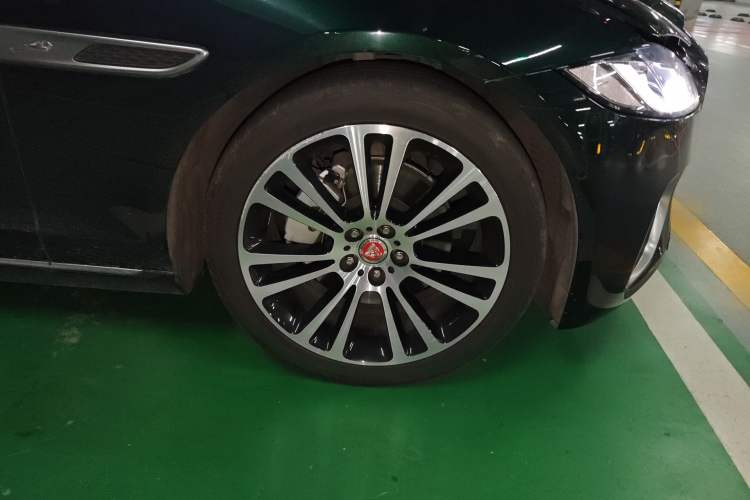 Used Jaguar XFL 2024 2.0T P250 Two-Wheel Drive Prestige Luxury Edition Right Front Wheel Hub