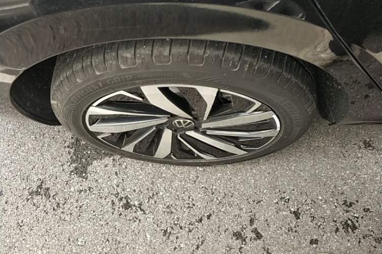 Used Volkswagen Passat 2023 Facelift 330TSI Luxury Edition Exterior 5