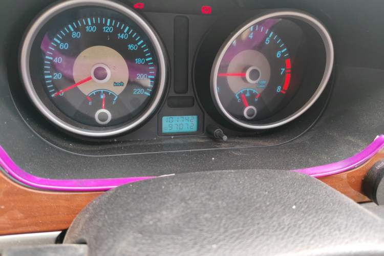 Used Buick Excelle 2011 1.6 LE-MT Odometer Close Up