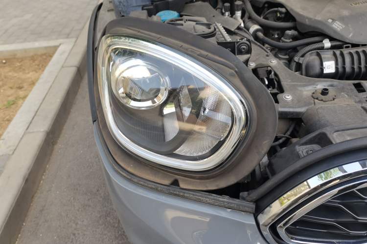 Used MINI Countryman 2018 2.0T COOPER S ALL4 Classic Edition Right Front Headlight