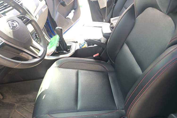 Used SAIC MAXUS T60 2017 2.4L Gasoline Manual Two-Wheel Drive High-Ride Elite Standard Van
