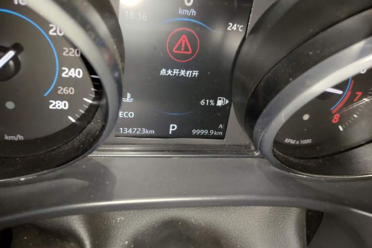 Used Jaguar F-PACE 2018 2.0T Four-Wheel Drive Urban Luxury Edition Odometer Close Up