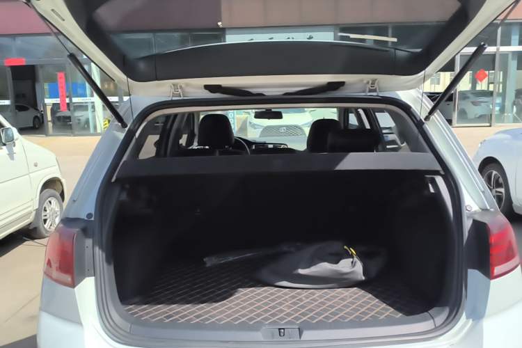 Used Volkswagen Golf Pure Electric 2020 Chari Trunk