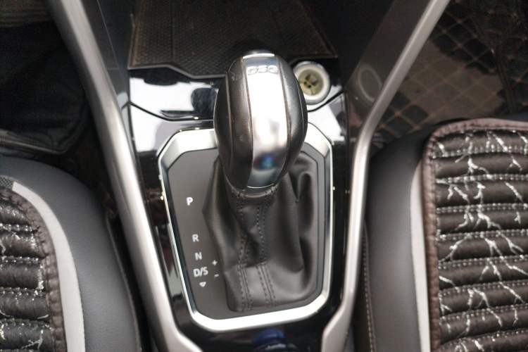 Used Volkswagen T-ROC 2021 280TSI DSG Two-Wheel Drive Elite Connect Edition