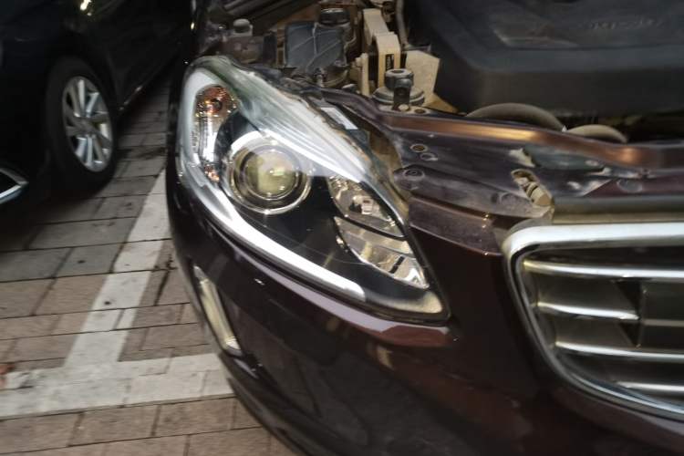 Used Volvo XC60 2017 T5 AWD Smart Upgrade Edition Right Front Headlight