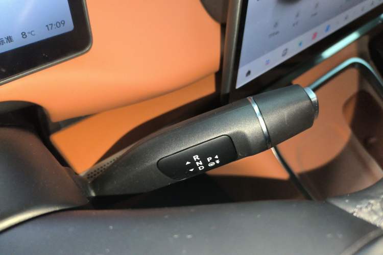 Used Leapmotor C16 2026 Extended-Range 280 LiDAR Zhizun Edition 6 Seats
