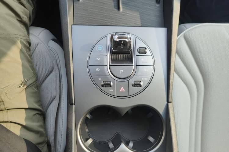 Used BYD Seal 06 New Energy 2025 DM-i Smart Drive 80KM Luxury Model Gear Lever