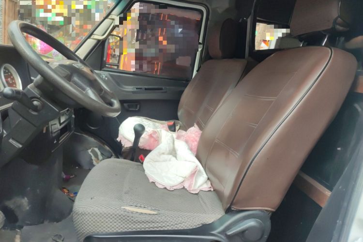 Used Iveco Daily 2017 2.8T V35 Box Truck 3 Seats 43S5