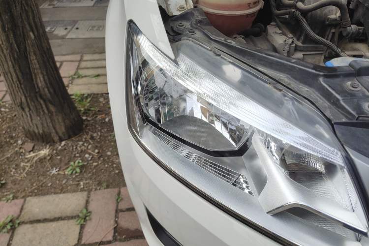 Used Volkswagen Santana 2013 1.6L Manual Comfort Edition Right Front Headlight