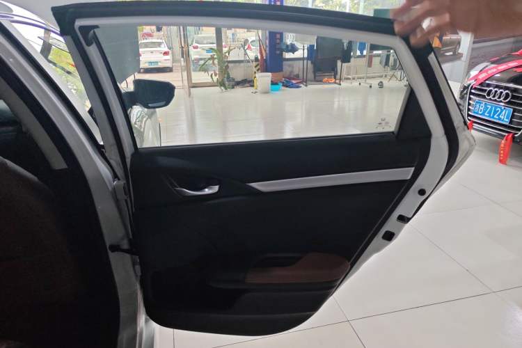 Used Honda Civic 2016 220TURBO CVT Prestige Edition
