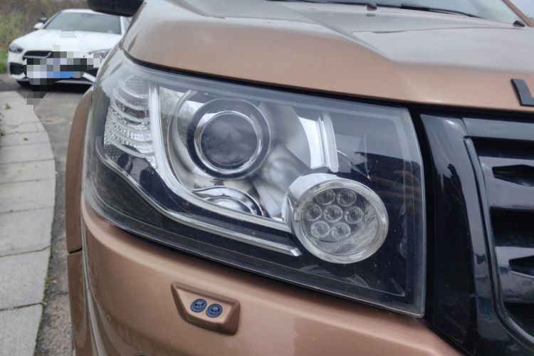 Used Land Rover Freelander 2 2015 2.0T Si4 HSE Luxury Collector's Edition Right Front Headlight