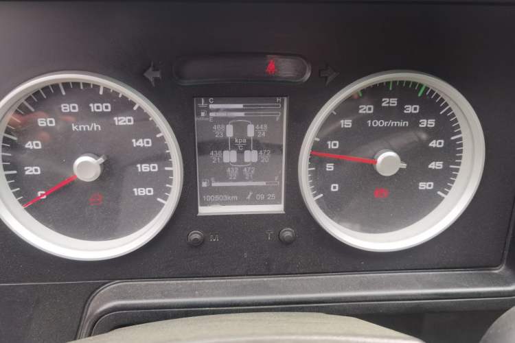 Used Iveco Daily 2021 2.5T A35 M1 Passenger Van 5-9 Seater Short Wheelbase Mid-Roof Design Dual Tires Manual Doors Instrument Cluster