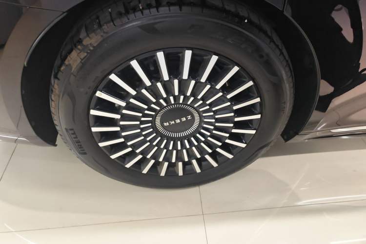 Used Zeekr 009 2024 7-Seater Walk-Through Version Four-Wheel Drive 108 kWh
