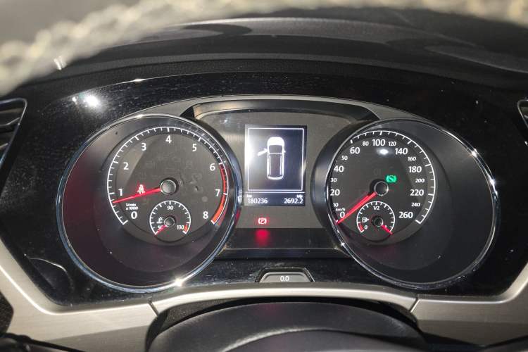 Used Volkswagen Touran 2018 Volkswagen Touran L 280TSI DSG Comfort Edition 7-seater Instrument Cluster