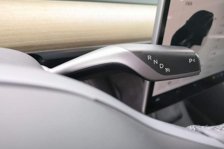 Used Tesla Model Y 2023 Long-Range All-Wheel-Drive Version