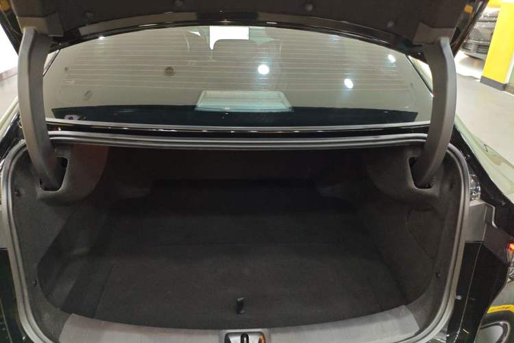 Used Nissan N7 2025 625 Max Trunk