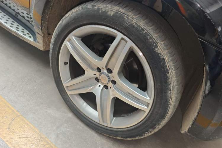 Used Mercedes-Benz GL-Class  Right Front Wheel Hub