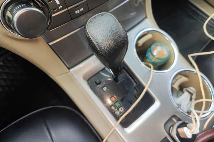 Used Toyota Highlander 2012 2.7L Two-Wheel Drive 7-Seater Elite Edition Gear Lever