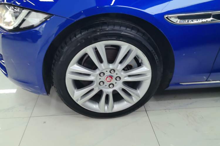 Used Jaguar XEL 2019 2.0T 200 PS Deluxe Edition Left Front Wheel Hub