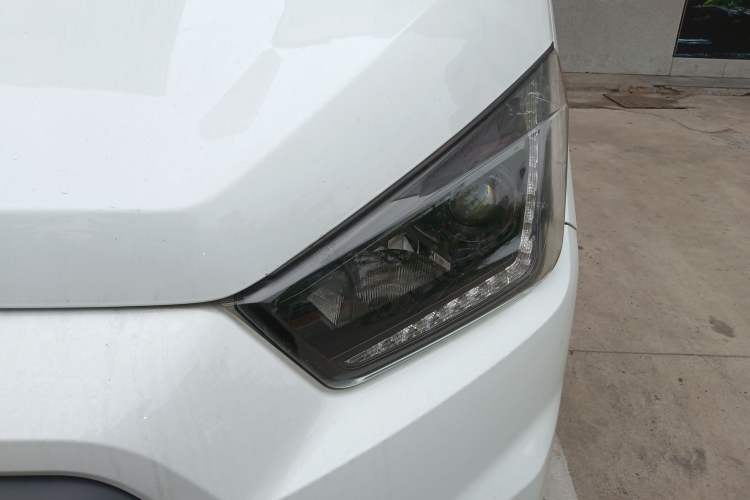 Used JMC Transit 2017 2.8T Commercial Version Short Wheelbase Mid-Roof 6/7/8-Seater JX493 Left Front Headlight