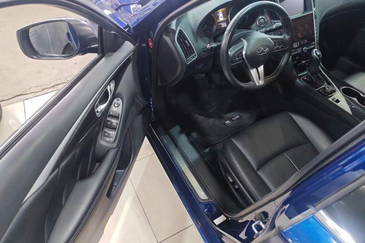 Used Infiniti Q50L 2018 2.0T Comfort Edition China V Standard Interior 3