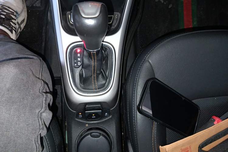 Used Jeep Compass 2017 200T Automatic Family Edition Gear Lever