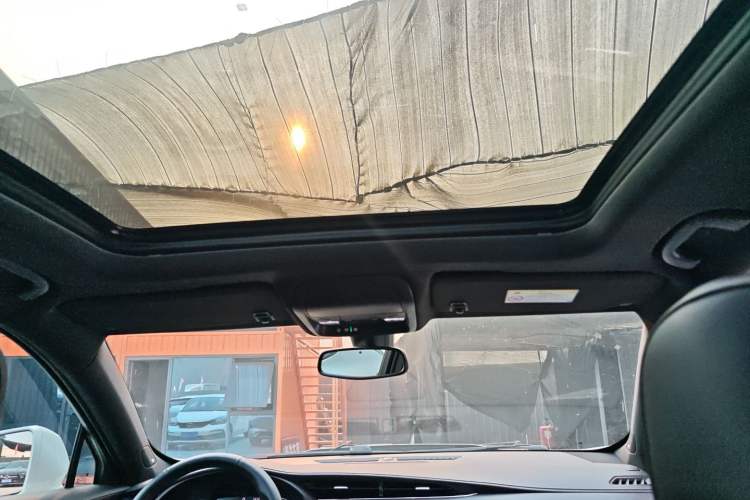 Used Cadillac XT4 2018 28T Two-Wheel Drive Leading Version Headliner